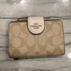 Coach Medium Corner Zip Wallet